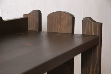 本棚を新規製作!昭和中期の楔式の本棚のデザインを再現。濃い茶色に着色仕上げ。(オープンラック、シェルフ、飾り棚、ブックシェルフ)