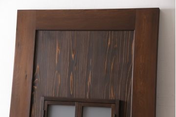 小窓付き木製ドアを新規製作!通気口扉にすりガラスを使用。本体は外部用塗装で仕上げ。(扉)