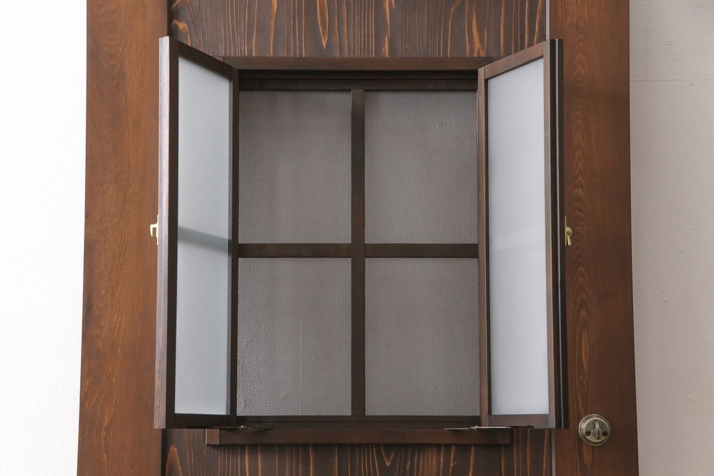 小窓付き木製ドアを新規製作!通気口扉にすりガラスを使用。本体は外部用塗装で仕上げ。(扉)