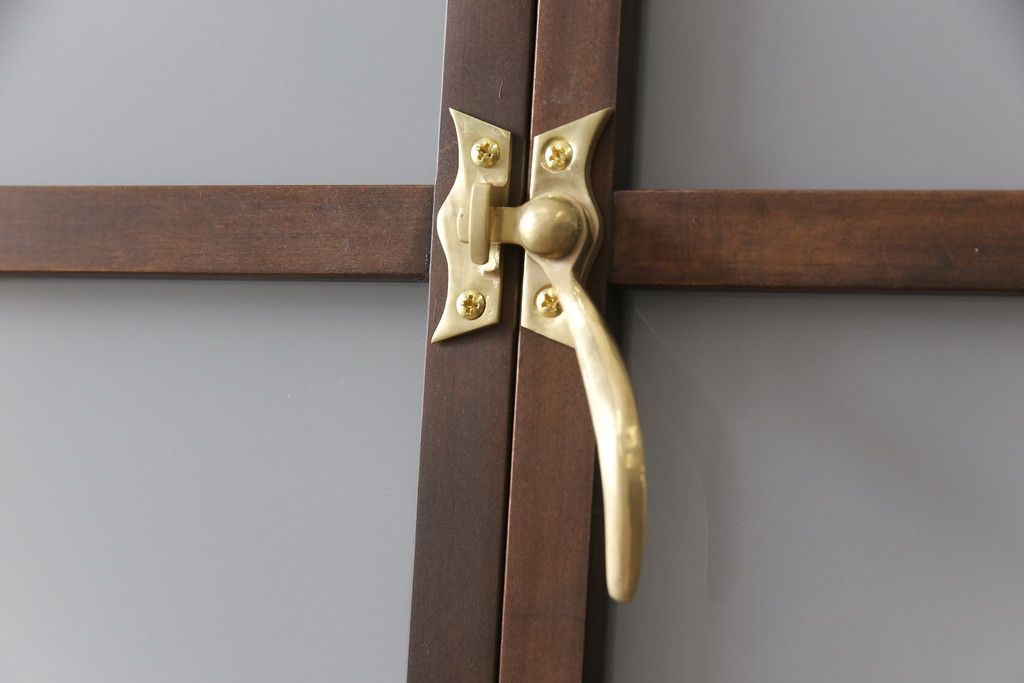 小窓付き木製ドアを新規製作!通気口扉にすりガラスを使用。本体は外部用塗装で仕上げ。(扉)