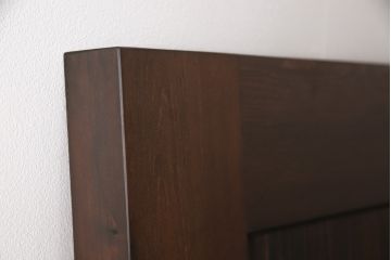 小窓付き木製ドアを新規製作!通気口扉にすりガラスを使用。本体は外部用塗装で仕上げ。(扉)