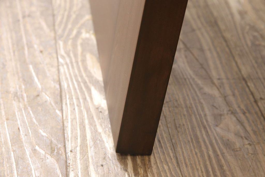 小窓付き木製ドアを新規製作!通気口扉にすりガラスを使用。本体は外部用塗装で仕上げ。(扉)