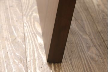 小窓付き木製ドアを新規製作!通気口扉にすりガラスを使用。本体は外部用塗装で仕上げ。(扉)