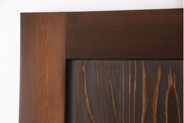 小窓付き木製ドアを新規製作!通気口扉にすりガラスを使用。本体は外部用塗装で仕上げ。(扉)