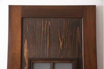 小窓付き木製ドアを新規製作!通気口扉にすりガラスを使用。本体は外部用塗装で仕上げ。(扉)