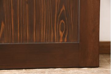 小窓付き木製ドアを新規製作!通気口扉にすりガラスを使用。本体は外部用塗装で仕上げ。(扉)