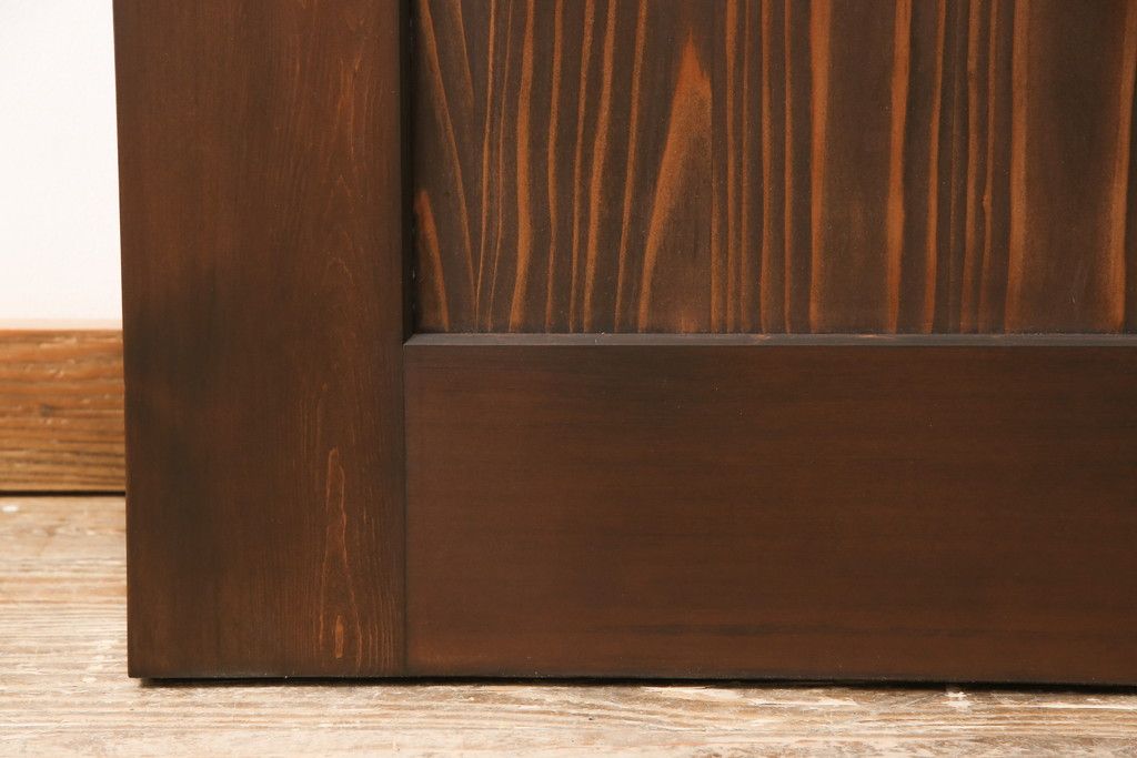 小窓付き木製ドアを新規製作!通気口扉にすりガラスを使用。本体は外部用塗装で仕上げ。(扉)