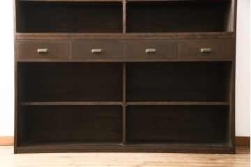 重ね戸棚を新規製作!本体に樺材、建具ガラスには気泡ガラスと花柄斜めガラスを使用。ご希望の色味に着色仕上げ。(キャビネット、食器棚、収納棚、店舗什器)