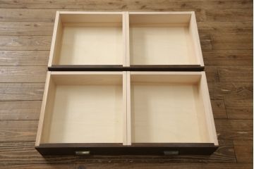 重ね戸棚を新規製作!本体に樺材、建具ガラスには気泡ガラスと花柄斜めガラスを使用。ご希望の色味に着色仕上げ。(キャビネット、食器棚、収納棚、店舗什器)