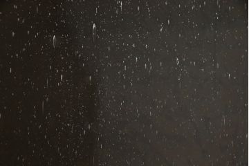 重ね戸棚を新規製作!本体に樺材、建具ガラスには気泡ガラスと花柄斜めガラスを使用。ご希望の色味に着色仕上げ。(キャビネット、食器棚、収納棚、店舗什器)