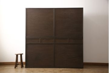 重ね戸棚を新規製作!本体に樺材、建具ガラスには気泡ガラスと花柄斜めガラスを使用。ご希望の色味に着色仕上げ。(キャビネット、食器棚、収納棚、店舗什器)