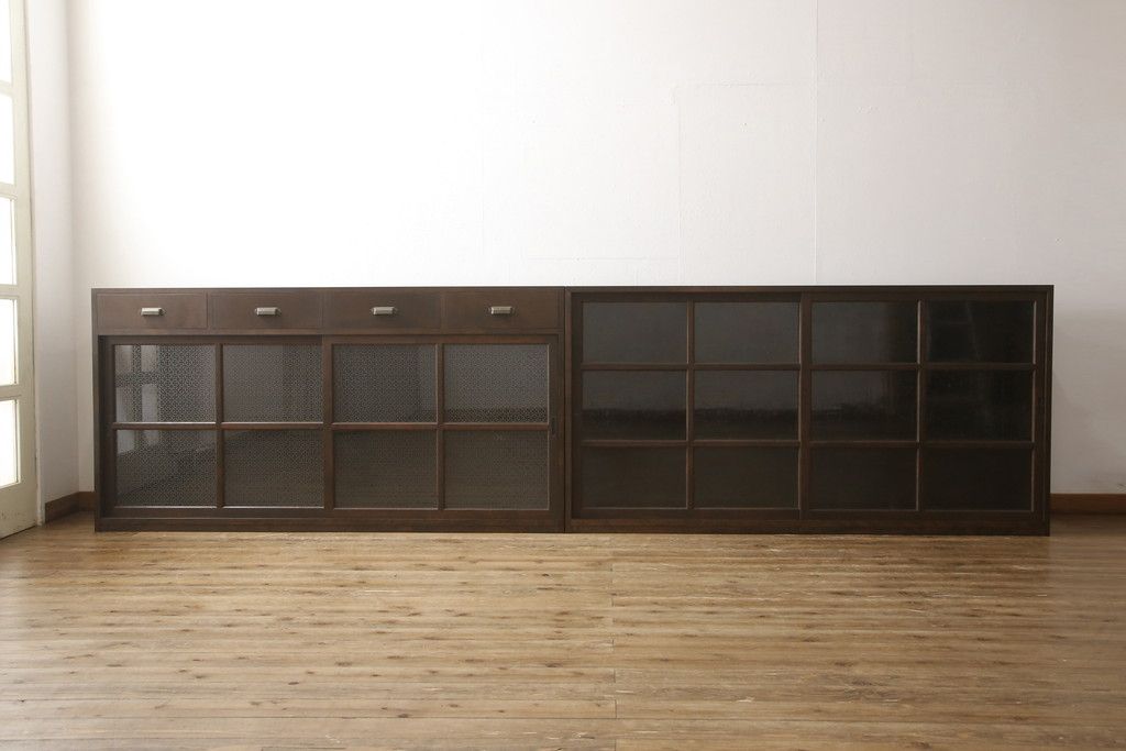 重ね戸棚を新規製作!本体に樺材、建具ガラスには気泡ガラスと花柄斜めガラスを使用。ご希望の色味に着色仕上げ。(キャビネット、食器棚、収納棚、店舗什器)