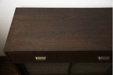 重ね戸棚を新規製作!本体に樺材、建具ガラスには気泡ガラスと花柄斜めガラスを使用。ご希望の色味に着色仕上げ。(キャビネット、食器棚、収納棚、店舗什器)