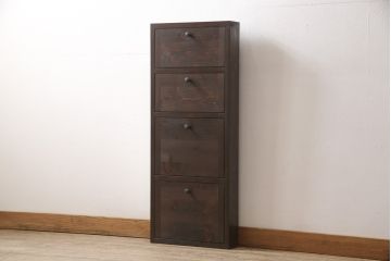 収納棚を新規製作!扉は全てフラップダウン式に。自然な茶色で着色仕上げ。(収納棚、戸棚)