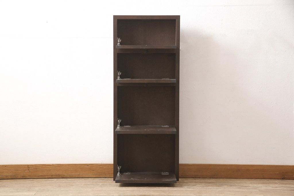 収納棚を新規製作!扉は全てフラップダウン式に。自然な茶色で着色仕上げ。(収納棚、戸棚)