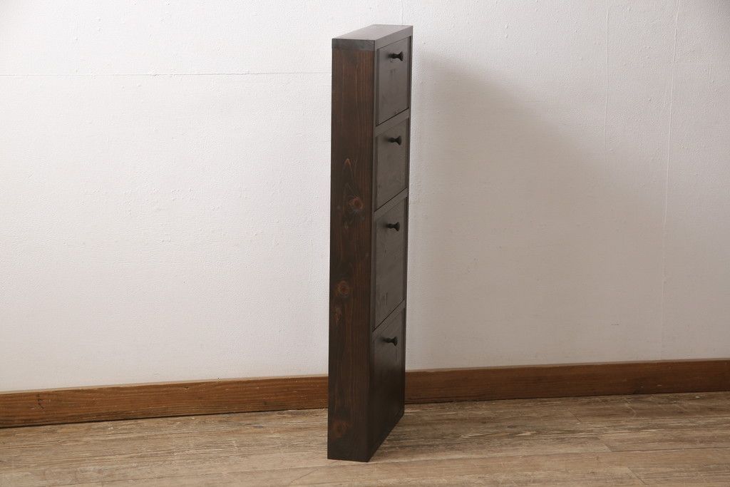 収納棚を新規製作!扉は全てフラップダウン式に。自然な茶色で着色仕上げ。(収納棚、戸棚)