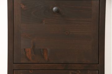 収納棚を新規製作!扉は全てフラップダウン式に。自然な茶色で着色仕上げ。(収納棚、戸棚)