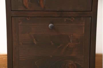 収納棚を新規製作!扉は全てフラップダウン式に。自然な茶色で着色仕上げ。(収納棚、戸棚)