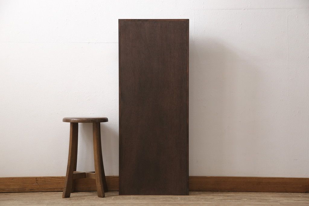 収納棚を新規製作!扉は全てフラップダウン式に。自然な茶色で着色仕上げ。(収納棚、戸棚)