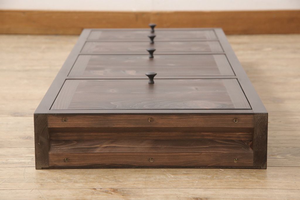 収納棚を新規製作!扉は全てフラップダウン式に。自然な茶色で着色仕上げ。(収納棚、戸棚)