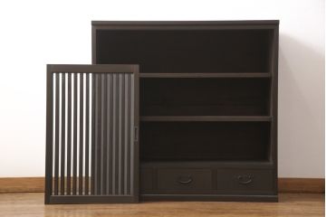 サイドボードを新規製作!内部は棚板2枚を取り付け、引き出しはアンティークの取っ手を使用。全体を濃い茶色で着色仕上げ。(戸棚、収納棚、キャビネット)