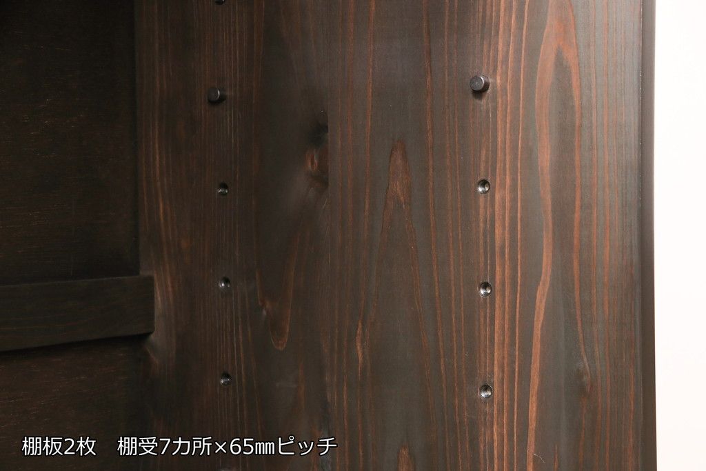 サイドボードを新規製作!内部は棚板2枚を取り付け、引き出しはアンティークの取っ手を使用。全体を濃い茶色で着色仕上げ。(戸棚、収納棚、キャビネット)