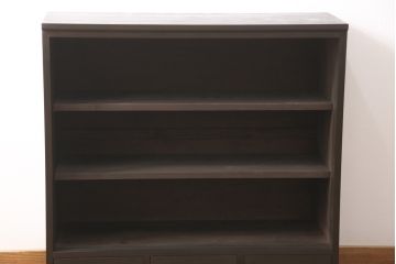 サイドボードを新規製作!内部は棚板2枚を取り付け、引き出しはアンティークの取っ手を使用。全体を濃い茶色で着色仕上げ。(戸棚、収納棚、キャビネット)