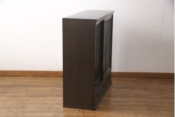 サイドボードを新規製作!内部は棚板2枚を取り付け、引き出しはアンティークの取っ手を使用。全体を濃い茶色で着色仕上げ。(戸棚、収納棚、キャビネット)