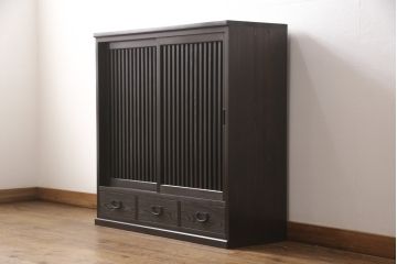 サイドボードを新規製作!内部は棚板2枚を取り付け、引き出しはアンティークの取っ手を使用。全体を濃い茶色で着色仕上げ。(戸棚、収納棚、キャビネット)