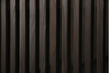 サイドボードを新規製作!内部は棚板2枚を取り付け、引き出しはアンティークの取っ手を使用。全体を濃い茶色で着色仕上げ。(戸棚、収納棚、キャビネット)