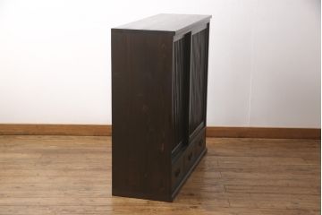 サイドボードを新規製作!内部は棚板を取り付け、引き出し金具にはアンティークの取っ手を使用。全体を濃い茶色で着色仕上げ。(戸棚、収納棚、キャビネット)