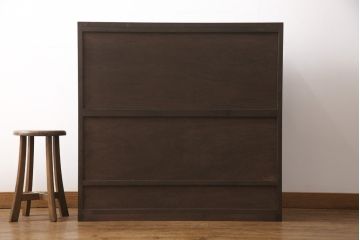 サイドボードを新規製作!内部は棚板を取り付け、引き出し金具にはアンティークの取っ手を使用。全体を濃い茶色で着色仕上げ。(戸棚、収納棚、キャビネット)