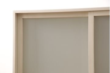 収納棚を新規製作!当店オーダー家具を参考に、ご希望サイズで製作。すりガラス入りの引き戸仕様で、背面はカウンター仕上げ。塗装はエイジング加工でアンティークホワイトにペイント。(戸棚、キャビネット、カウンター、サイドボード)