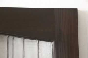 ステンドグラス入り上吊り引き戸を新規製作!当店オーダー家具を参考にステンド部を製作。吊り戸仕様への加工、真鍮引手金具を取り付け。色味は当店商品を参考に着色。(建具、ガラス戸)