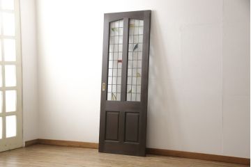 ステンドグラス入りの上吊り引き戸を新規製作!当店オーダー家具のデザインを参考にステンドグラスを製作。吊り戸仕様への加工、真鍮引手金具を取り付け。色味は当店商品を参考に着色。(建具、ガラス戸)