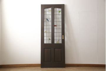 ステンドグラス入りの上吊り引き戸を新規製作!当店オーダー家具のデザインを参考にステンドグラスを製作。吊り戸仕様への加工、真鍮引手金具を取り付け。色味は当店商品を参考に着色。(建具、ガラス戸)