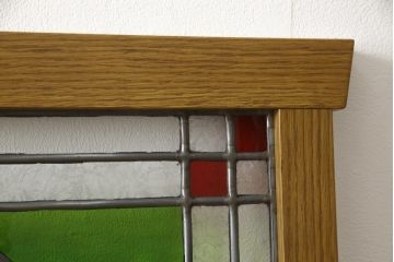 つい立てを新規製作!ご希望のサイズでオーク材を使用。片面は可動式仕様で、「芙蓉の花」「夏空」「日光」をモチーフにしたオリジナルのステンドグラスを取り付け。(ステンドグラス、つい立て、パーテーション、間仕切り)