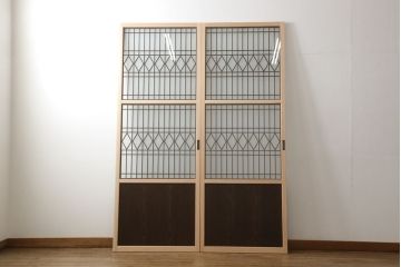 ガラス戸2枚を新規製作!当店のオーダー家具を参考にご希望のサイズで。両面ガラス仕様で引き手・戸車取り付け。本体色味は当店商品を参考に着色。(引き戸、建具)