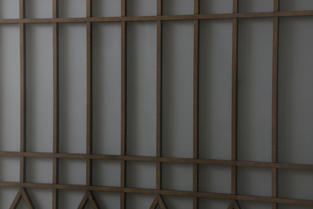 ガラス戸2枚を新規製作!当店のオーダー家具を参考にご希望のサイズで。両面ガラス仕様で引き手・戸車取り付け。本体色味は当店商品を参考に着色。(引き戸、建具)