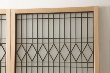 ガラス戸2枚を新規製作!当店のオーダー家具を参考にご希望のサイズで。両面ガラス仕様で引き手・戸車取り付け。本体色味は当店商品を参考に着色。(引き戸、建具)