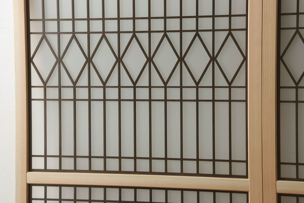 ガラス戸2枚を新規製作!当店のオーダー家具を参考にご希望のサイズで。両面ガラス仕様で引き手・戸車取り付け。本体色味は当店商品を参考に着色。(引き戸、建具)