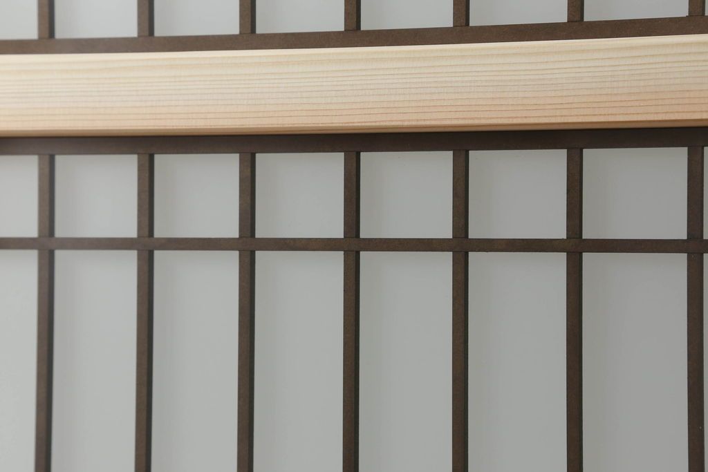 ガラス戸2枚を新規製作!当店のオーダー家具を参考にご希望のサイズで。両面ガラス仕様で引き手・戸車取り付け。本体色味は当店商品を参考に着色。(引き戸、建具)