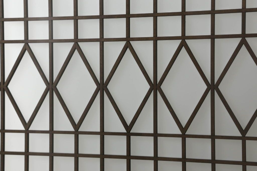 ガラス戸2枚を新規製作!当店のオーダー家具を参考にご希望のサイズで。両面ガラス仕様で引き手・戸車取り付け。本体色味は当店商品を参考に着色。(引き戸、建具)