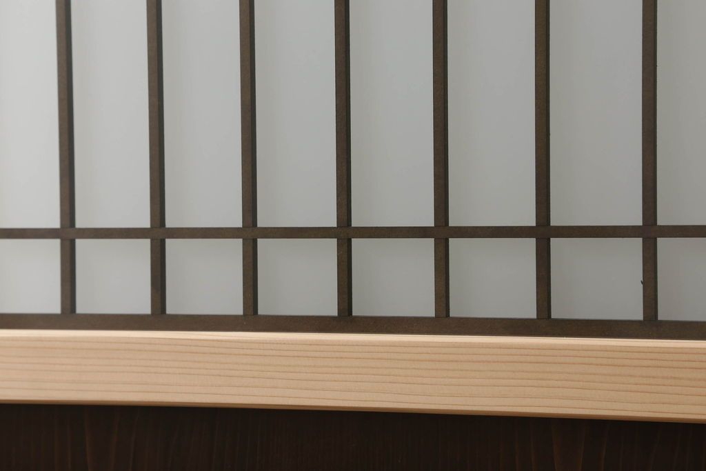 ガラス戸2枚を新規製作!当店のオーダー家具を参考にご希望のサイズで。両面ガラス仕様で引き手・戸車取り付け。本体色味は当店商品を参考に着色。(引き戸、建具)