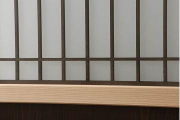 ガラス戸2枚を新規製作!当店のオーダー家具を参考にご希望のサイズで。両面ガラス仕様で引き手・戸車取り付け。本体色味は当店商品を参考に着色。(引き戸、建具)