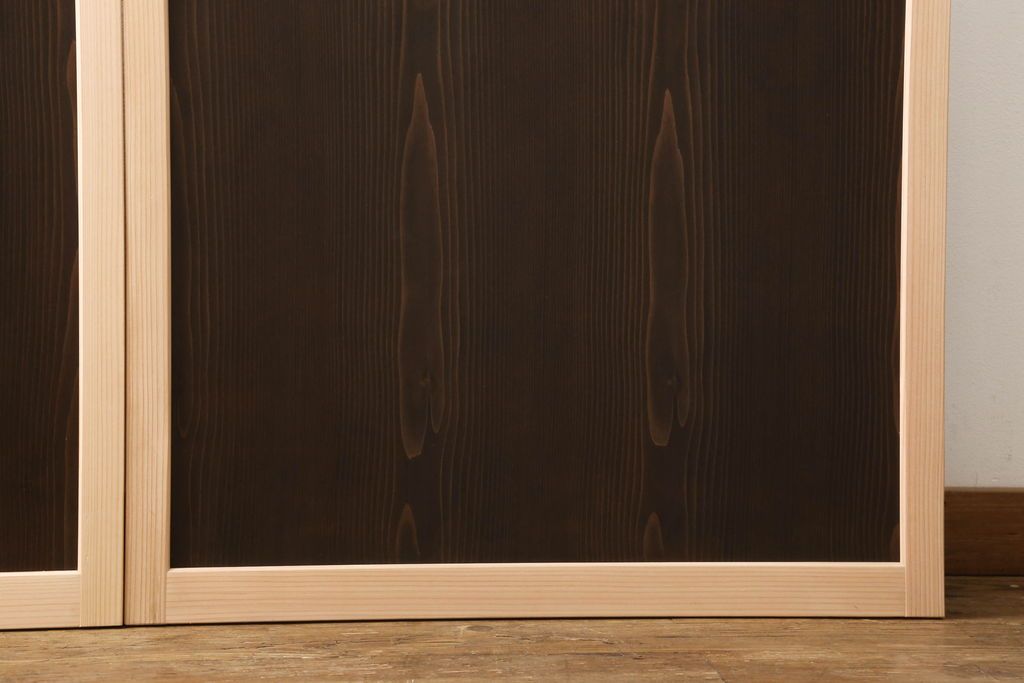 ガラス戸2枚を新規製作!当店のオーダー家具を参考にご希望のサイズで。両面ガラス仕様で引き手・戸車取り付け。本体色味は当店商品を参考に着色。(引き戸、建具)