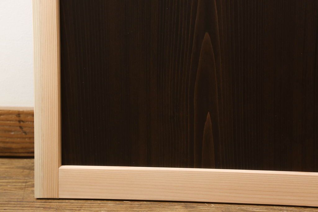 ガラス戸2枚を新規製作!当店のオーダー家具を参考にご希望のサイズで。両面ガラス仕様で引き手・戸車取り付け。本体色味は当店商品を参考に着色。(引き戸、建具)