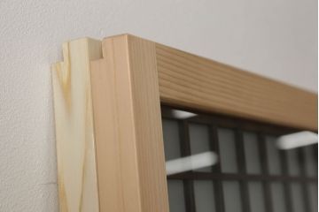 ガラス戸2枚を新規製作!当店のオーダー家具を参考にご希望のサイズで。両面ガラス仕様で引き手・戸車取り付け。本体色味は当店商品を参考に着色。(引き戸、建具)