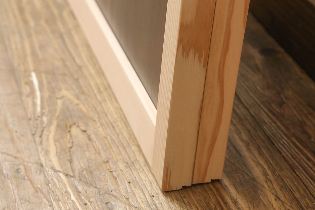 ガラス戸2枚を新規製作!当店のオーダー家具を参考にご希望のサイズで。両面ガラス仕様で引き手・戸車取り付け。本体色味は当店商品を参考に着色。(引き戸、建具)