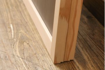 ガラス戸2枚を新規製作!当店のオーダー家具を参考にご希望のサイズで。両面ガラス仕様で引き手・戸車取り付け。本体色味は当店商品を参考に着色。(引き戸、建具)